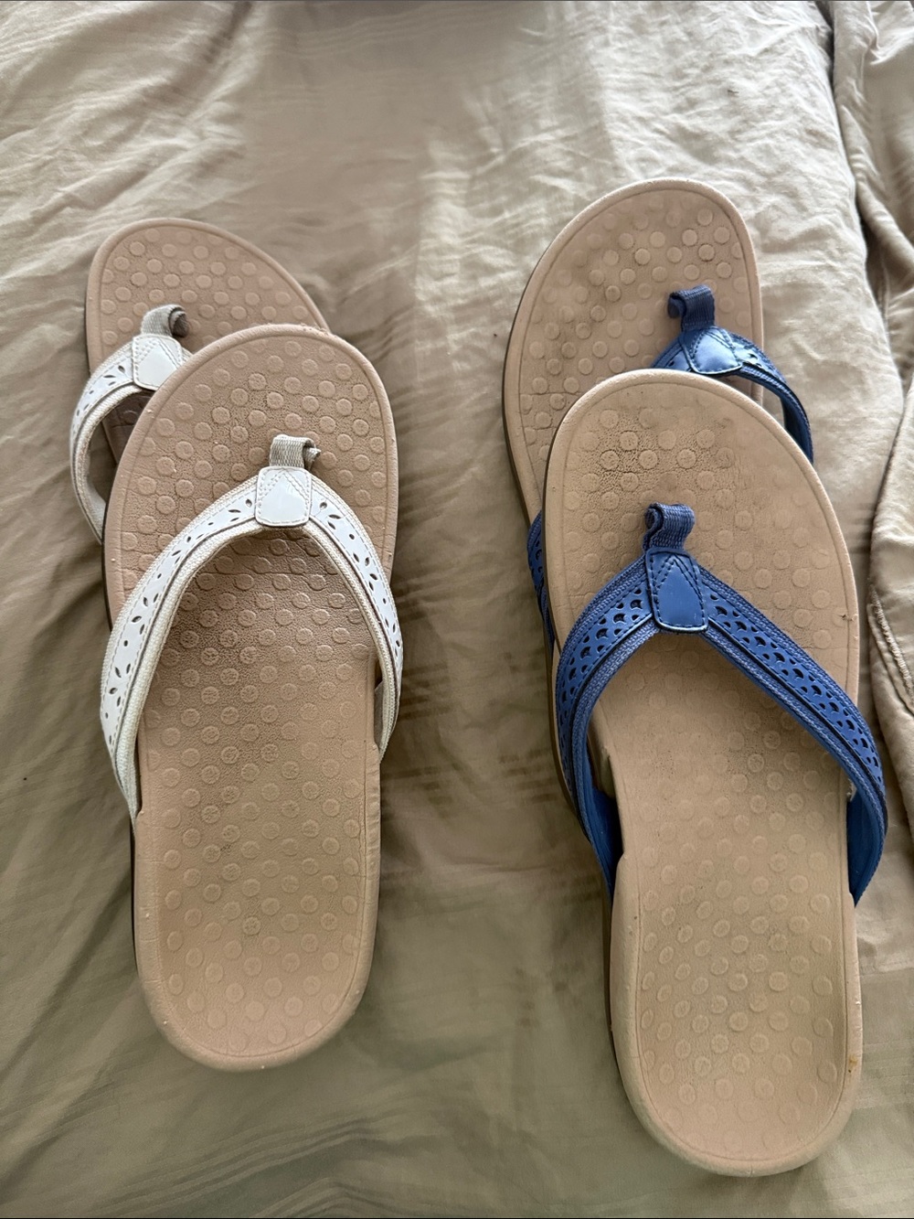 Vionic Women's Sandals in White and Blue